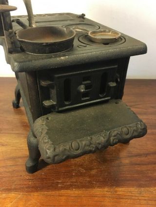 Vintage Crescent Cast Iron Miniature Salesmans Sample Cook Stove W Accessories 8