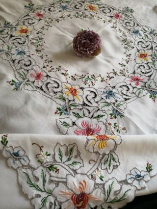 Exquisite Vtg Hand Embroidered Madeira Linen Tablecloth Florals