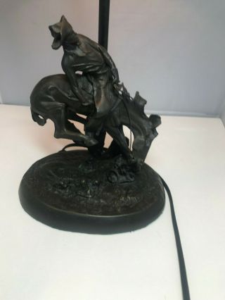 Remington Cowboy Riding a Bucking Bronco Horse bronze table lamp w/ Glass Shade 5