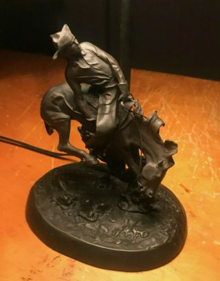 Remington Cowboy Riding a Bucking Bronco Horse bronze table lamp w/ Glass Shade 6
