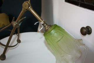 VICTORIAN BRASS PULMAN WALL LAMP GREEN VASELINE GLASS SHADE 2