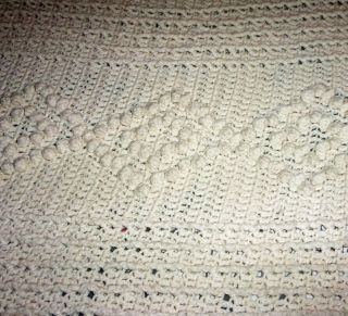 Pretty Vintage Hand Made Popcorn Stitch Off White Wool Afghan No Flaws