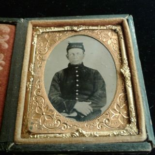 1860s Civil War Soldier In Uniform Tintype Photo