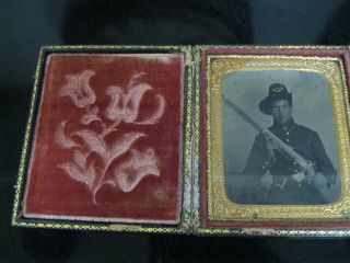 Cased Antique Civil War Era Tintype Photo of Soldier with His Rifle & Bayonet 5