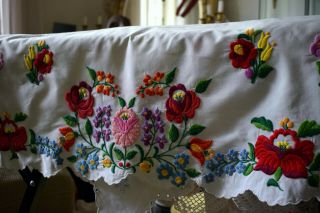 Antik Traditional Hungarian Kalocsa Exquisite Hand Embroidered 112x31cm