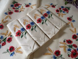 Exquisite Vtg Hand Embroidered Linen Tablecloth/4 Napkins - Poppies Wheat