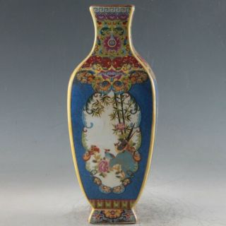Chinese Enamel Porcelain Hand Painted Vase Made During The Qianlong Period Flc14