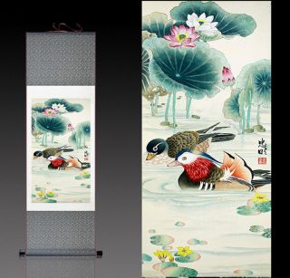 Chinese Silk Scroll Painting Lotus And Mandarin Ducks Home Decoration (荷花鸳鸯）