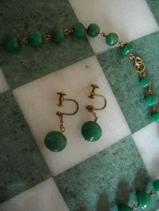 A vintage graduated jade bead necklace with matching earrings 4