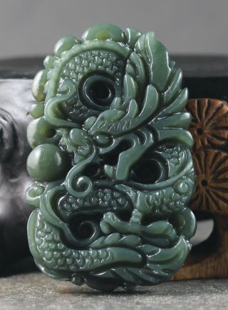 Chinese Natural Hetian Jade Hand - Carved Statue Of Dragon Pendant