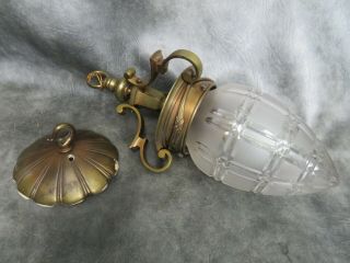 A ORNATE VINTAGE BRASS CEILING LIGHT WITH ROSE AND CUT GLASS SHADE 3