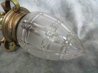 A ORNATE VINTAGE BRASS CEILING LIGHT WITH ROSE AND CUT GLASS SHADE 4