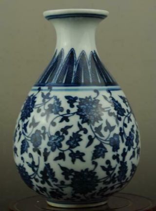 Chinese Old Hand - Made Blue And White Porcelain Hand Painted Flower Vase B01