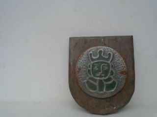 Interesting Antique Arts & Crafts Green King Pewter Plaque On Wooden Mount Look