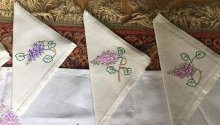 GORGEOUS VINTAGE HAND EMBROIDERED TABLE CLOTH NAPKINS COTTAGE GARDEN LILACS 8