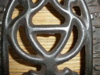 Anitque FERROSTEEL.  CLEVELAND.  3 - Legged Cast Iron Sad Iron Trivet 5