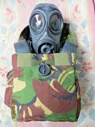 2004 British Army Fm12 Gas Mask Size 2,  Dual Filters,  Closure Plug & Haversack