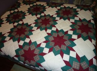 Gorgeous Vintage Rustic Cabin Cottage Quilt Green Burgundy White Queen 92 X 100