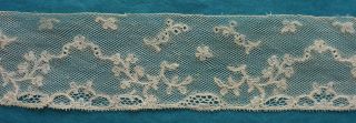 146 cms.  antique delicate 18th century Mechlin lace border circa 1760 2