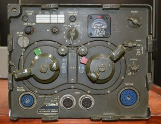 Military Vehicle Radio Rt - 68 Receiver Transceiver Made By Magnavox Corporation