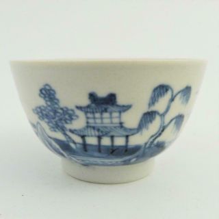 CHINESE BLUE AND WHITE PORCELAIN TEA BOWL,  18TH CENTURY 2