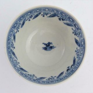 CHINESE BLUE AND WHITE PORCELAIN TEA BOWL,  18TH CENTURY 4