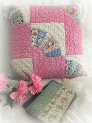 Sweet Cottage Perfect Vintage 30s Densely Quilted Pink Fan Quilt Pillow 16 "