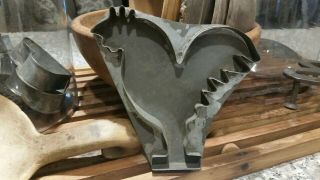 EARLY ANTIQUE ROOSTER COOKIE CUTTER.  AAFA 6