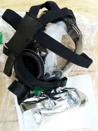 MSA Millennium 40mm NATO CBRN Gas Mask W/ filter.  Size Medium 10051287 2