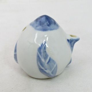 H748: Korean Porcelain Water Pot Of Peach Statue Of Joseon - Dynasty Style