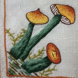 Gorgeous Set 6 Vintage Linen Tablemats & Napkins Hand Embroidered Fungi Mushroom 4