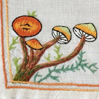 Gorgeous Set 6 Vintage Linen Tablemats & Napkins Hand Embroidered Fungi Mushroom 6