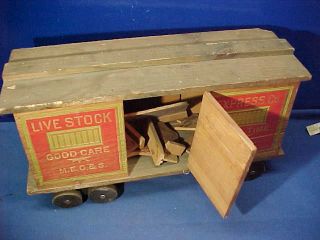 Early 20thc CONVERSE TOY Co LIVESTOCK EXPRESS Wood TRAIN CAR w Animals 4