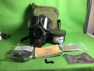 Us Military M - 40 Gas Mask W/ Carrier And Accessories,  Size M/l Canister