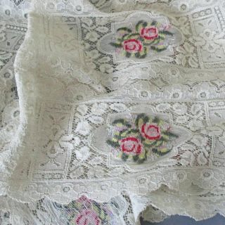 Vintage 36 " Creamy Lace Table Or Bureau Runner Medallions W Embroidered Roses