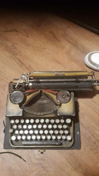 P165630 Typewriter Royal Portable