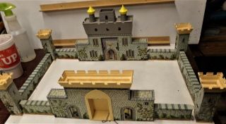 MARX Medival Castle Playset Early 1960s Series 2000 2