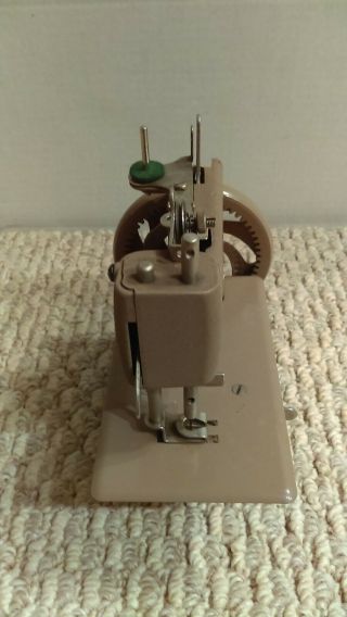 Vintage 1950 ' s Singer Model 20 Child ' s Sewing Machine Tan/Brown 4