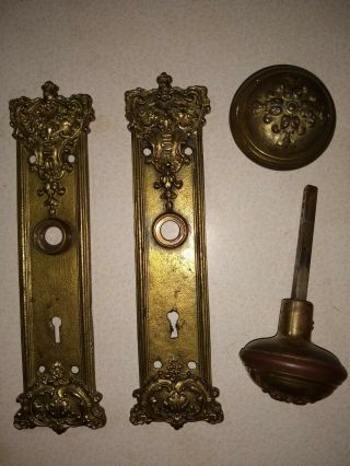 2 Ornate Brass Door Knobs With 2 Back Plates & Adjustable Shaft