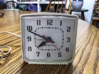 Vintage General Electric Ge Alarm Clock 115v 7223c White Small,