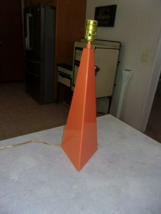 RARE Vtg Modern Geometric Triangular Pyramid 70 ' s Orange Metal Table Lamp MCM 2