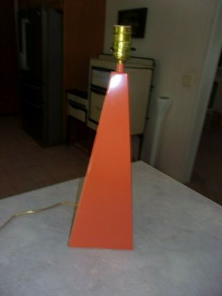 RARE Vtg Modern Geometric Triangular Pyramid 70 ' s Orange Metal Table Lamp MCM 3