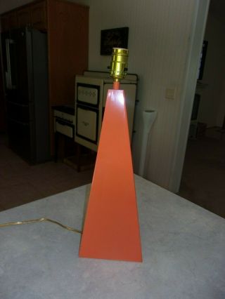 RARE Vtg Modern Geometric Triangular Pyramid 70 ' s Orange Metal Table Lamp MCM 4