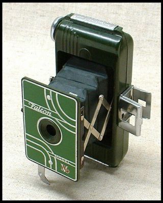 Fancy FALCON V - 16 art deco vest pocket camera in green bakelite 2
