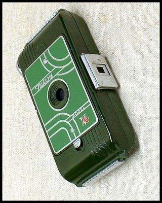 Fancy FALCON V - 16 art deco vest pocket camera in green bakelite 3