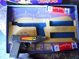 Hopalong Cassidy Film Picture Gun Theater w Boxed w Extra parts Gun 4