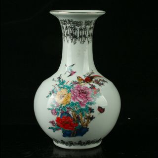 Chinese Porcelain Hand - Painted Flowers & Birds Vase W Qianlong Mark R1129