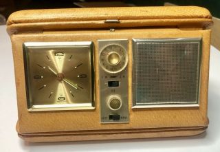 Vintage Model Tcr - 68 Fm Travel Alarm Clock / Am - Fm Transitor Radio Leather Case