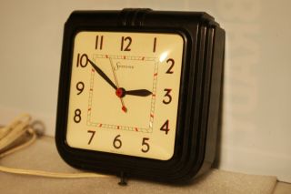 Vintage Sessions Model W Electric Bakelite Case Wall Clock