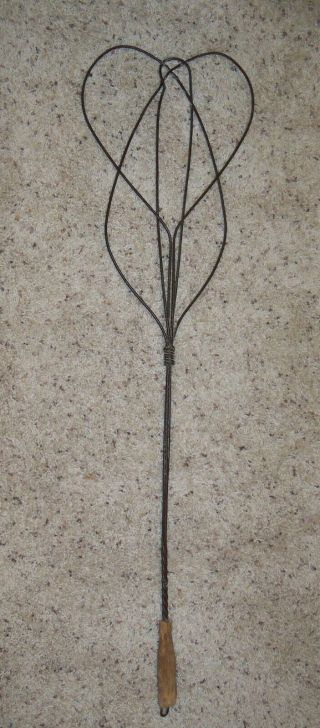 Twisted Wire Rug Beater Vintage Antique Primitive Heart Shape Wood Handle 34 "